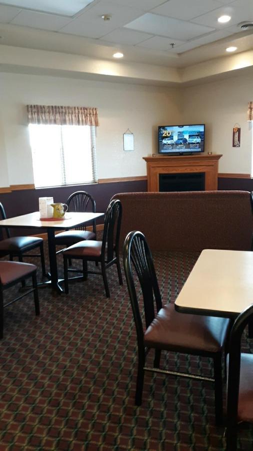 Herington Inn And Suites Ngoại thất bức ảnh