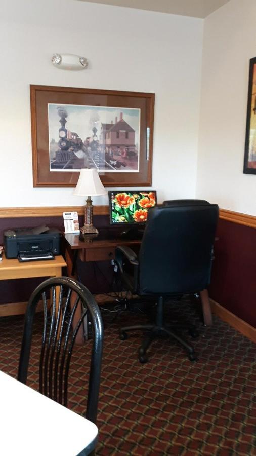 Herington Inn And Suites Ngoại thất bức ảnh